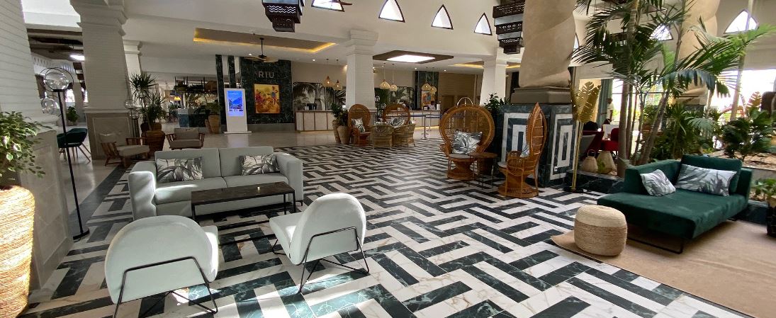 Butacas tapizadas y estores, detalles que marcan la diferencia